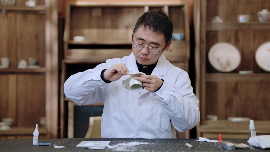 澳门正版免费资料大全新,董明珠回应网络负评,经济性执行方案剖析_AndroidV4.98